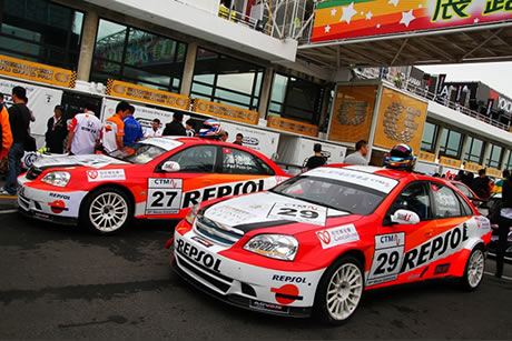 澳门格兰披治大赛车,MACAU GP,华龙车队,潘德俊,冯文伟,许家泰,王日昇,卢启邦,谢森,冠军,亚军,REPSOL,雪佛兰,DC5,SUBARU